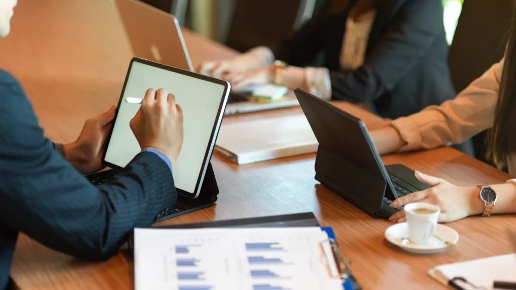 Pixum AI - 
                            Our strength lies in our diverse, passionate team of professionals worldwide, all committed to revolutionizing the future of trading.